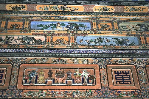 Mấy nhận xét về trang trí nội thất lăng Khải Định