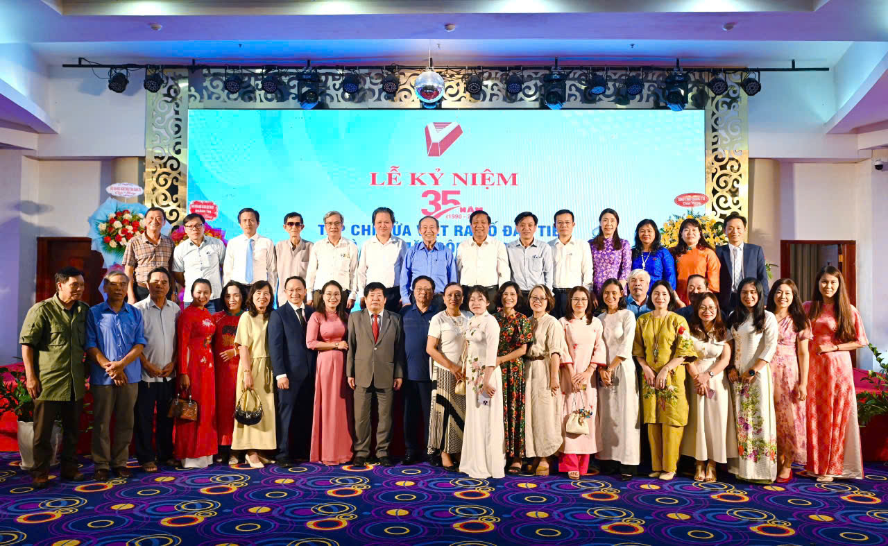 Các thế hệ của Tạp chí Cửa Việt